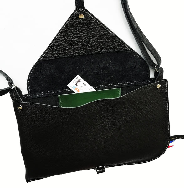 intérieur poche du Sac Mistinguett porté épaule en cuir grainé noir, fabrication artisanale et française