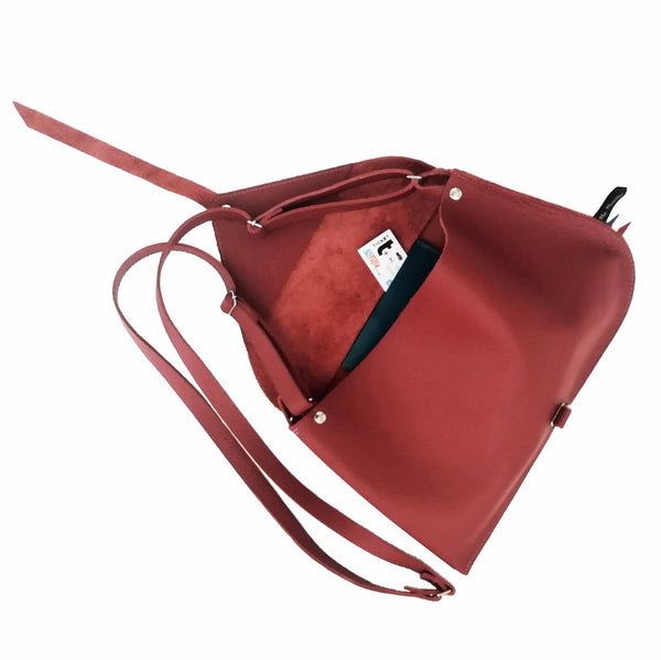 Intérieur poche du Sac Mistinguett porté épaule en cuir grainé rouge brique, fabrication artisanale et française